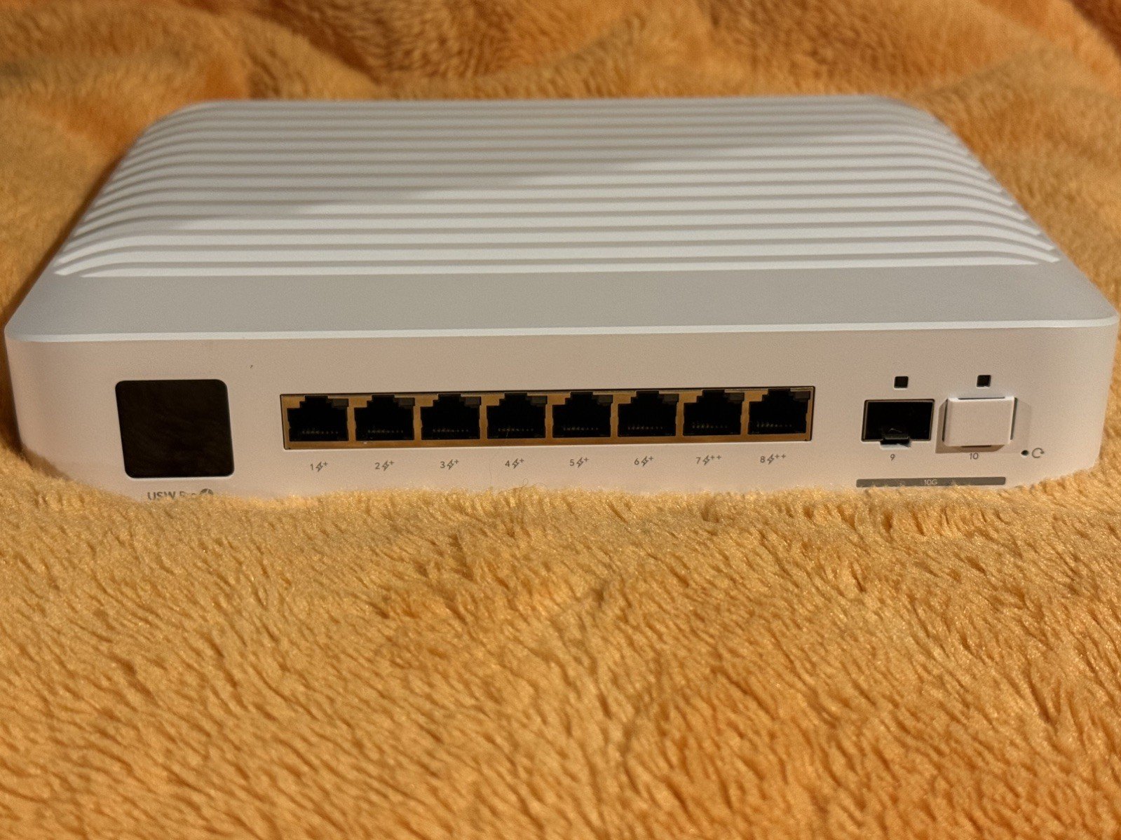 Buy Ubiquiti Networks Enterprise 8-Port Multi-Gigabit Layer 3 PoE Switch – Best Price & Deal